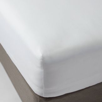 Twin 300 Thread Count Ultra Soft Fitted Sheet White - Threshold